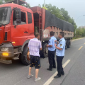路警聯(lián)動(dòng)嚴(yán)查超限，G107線違法車輛落網(wǎng)