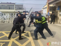 萬(wàn)福店農(nóng)場(chǎng)中心學(xué)校聯(lián)合隨縣快反分隊(duì)進(jìn)校園開(kāi)展反恐防暴演練